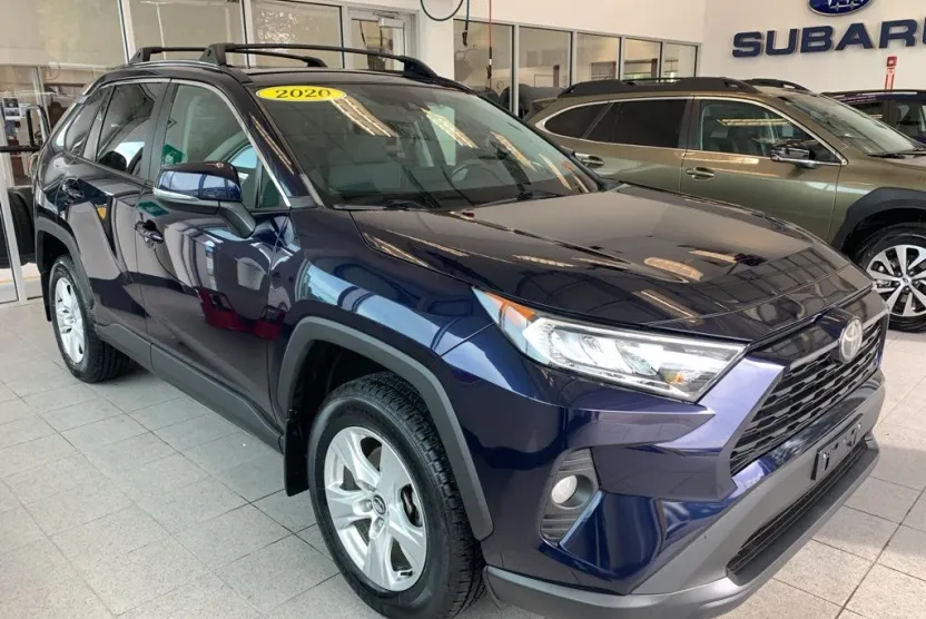 2020 Toyota RAV4 XLE photo 1