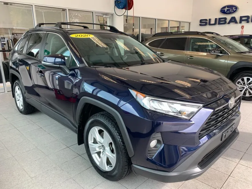2020 Toyota RAV4 XLE photo 1