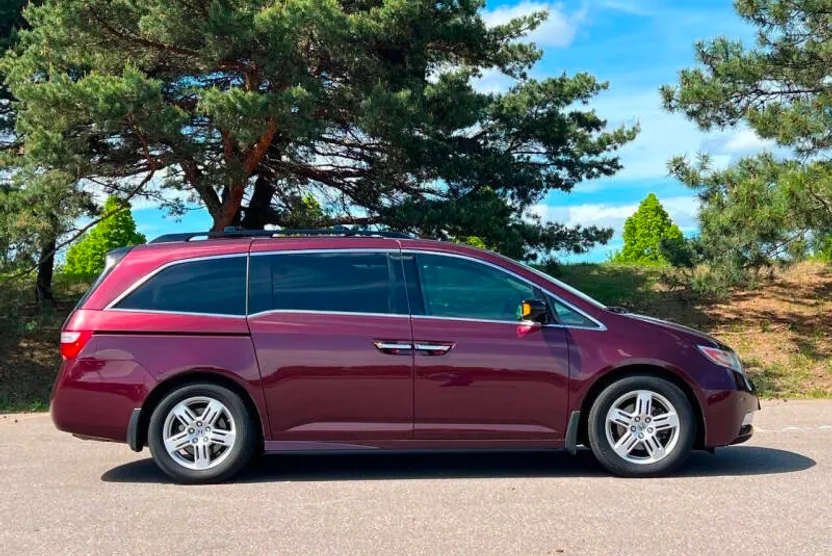 2013 Honda Odyssey Touring photo 1