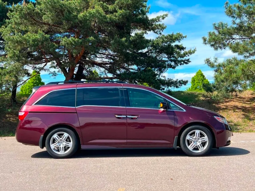 2013 Honda Odyssey Touring photo 1