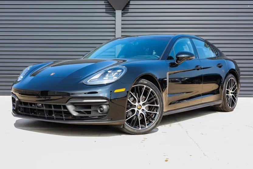 2023 Porsche Panamera Platinum photo 1