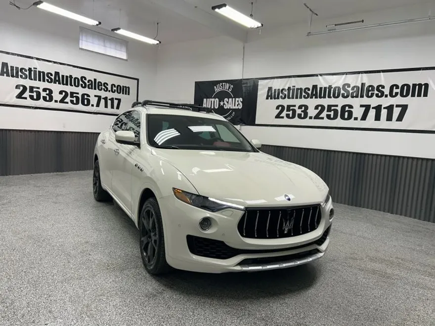 2017 Maserati Levante S photo 1
