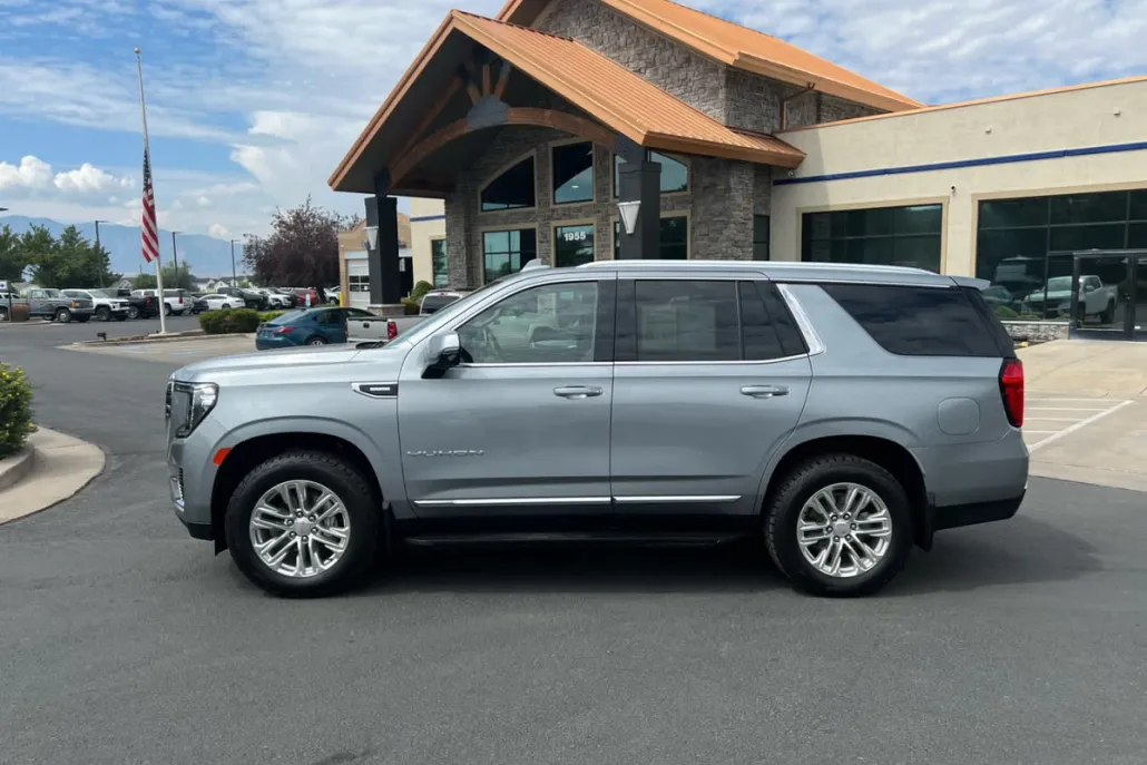 2023 Gmc Yukon SLT photo 1