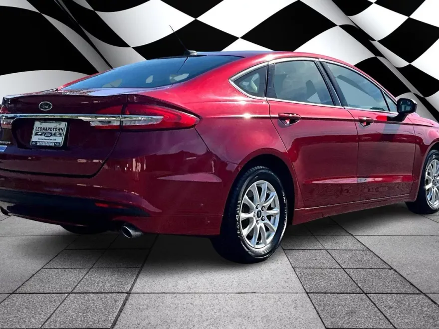 2017 Ford Fusion S photo 1