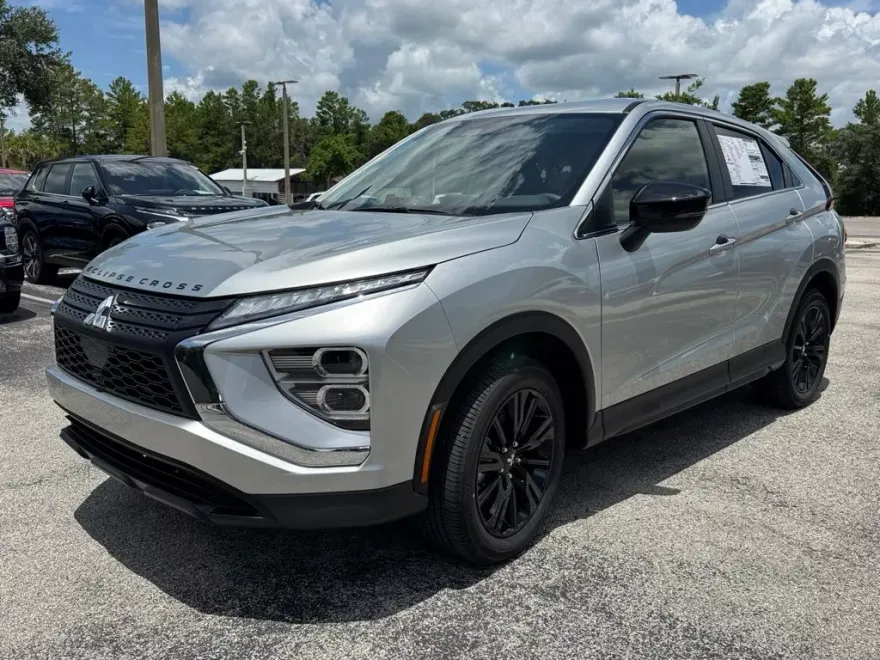 2025 Mitsubishi Eclipse Cross LE photo 1