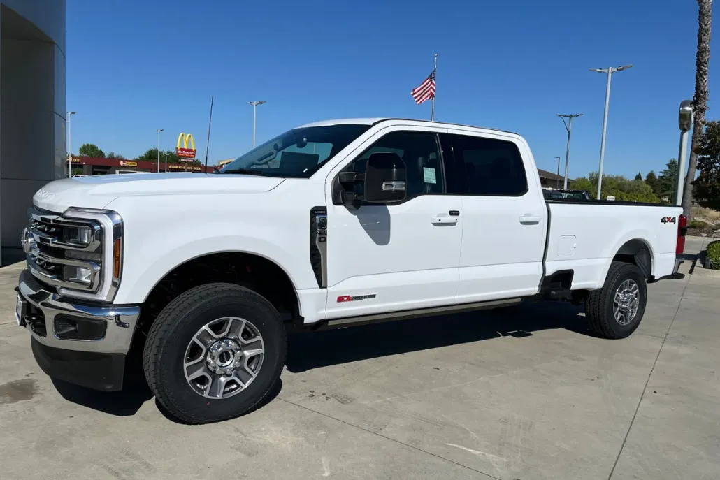 2025 Ford F-250 Lariat photo 1