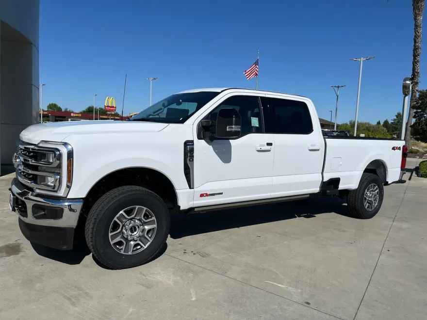 2025 Ford F-250 Lariat photo 1