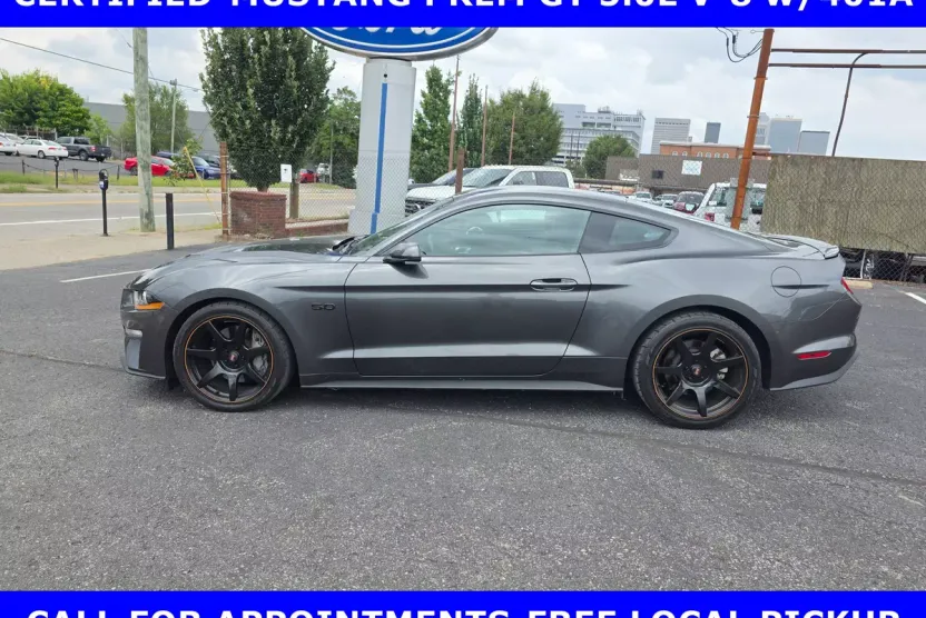 2019 Ford Mustang Premium photo 1