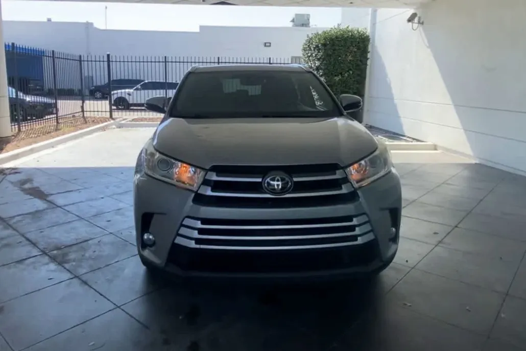 2017 Toyota Highlander XLE photo 1