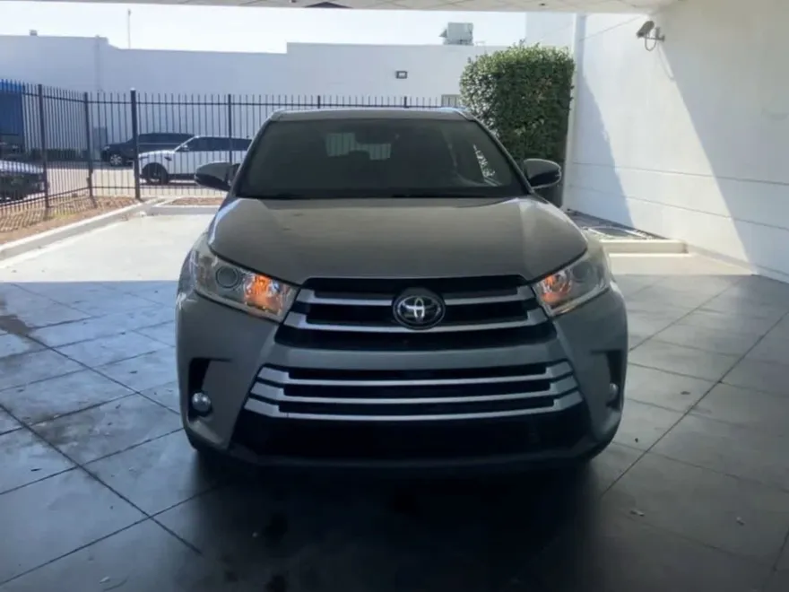 2017 Toyota Highlander XLE photo 1