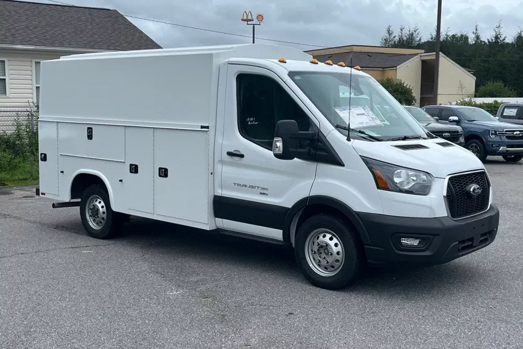 2024 Ford Transit Cutaway photo 1