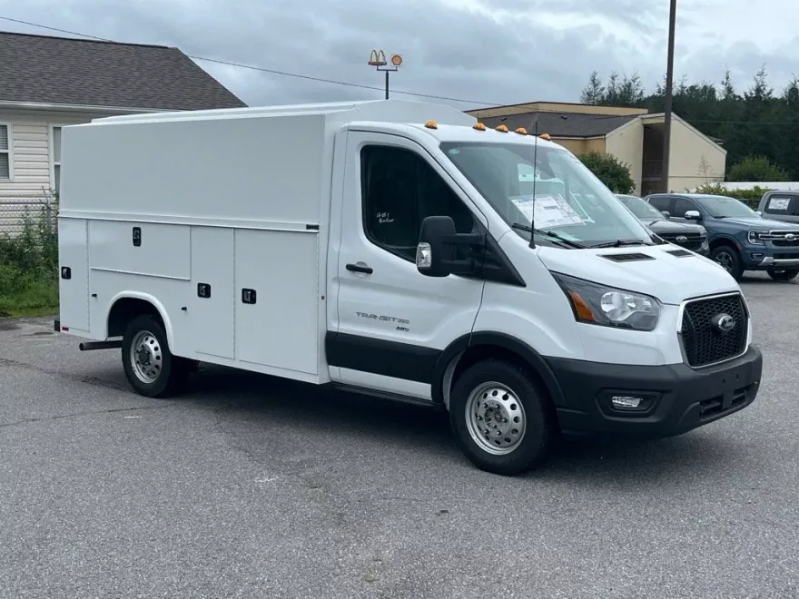 2024 Ford Transit Cutaway photo 1