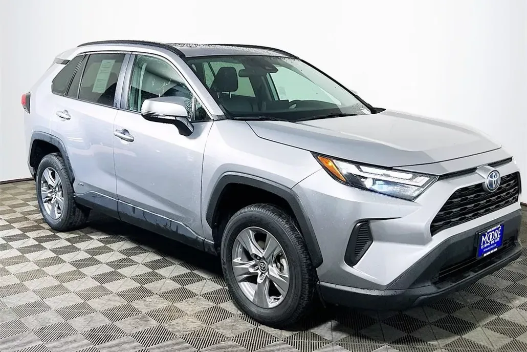 2022 Toyota RAV4 Hybrid XLE photo 1
