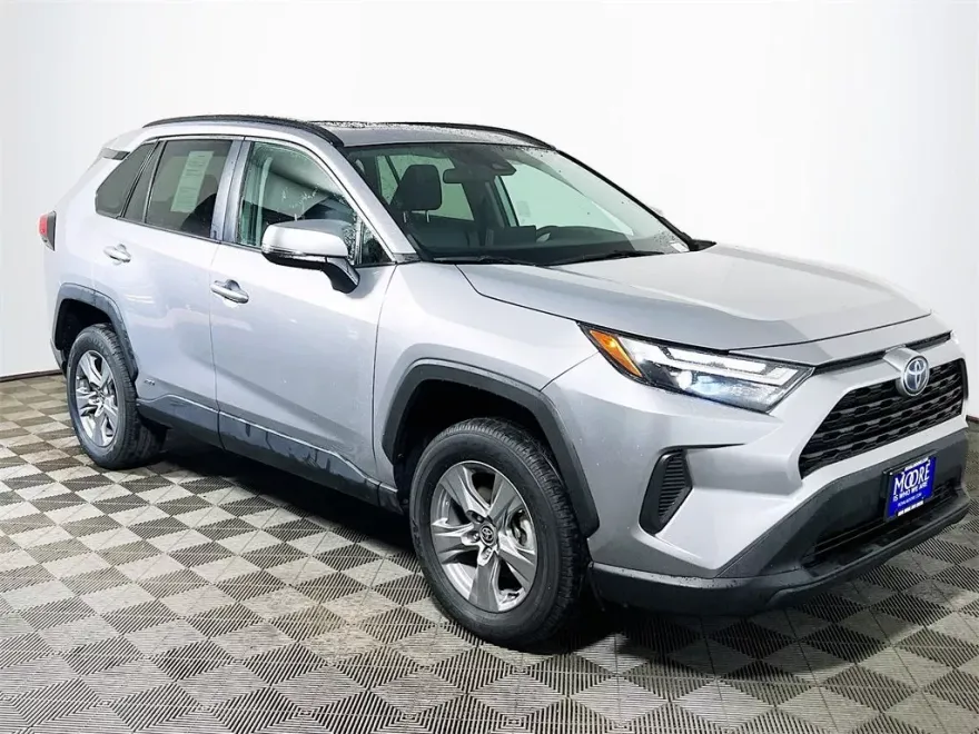 2022 Toyota RAV4 Hybrid XLE photo 1