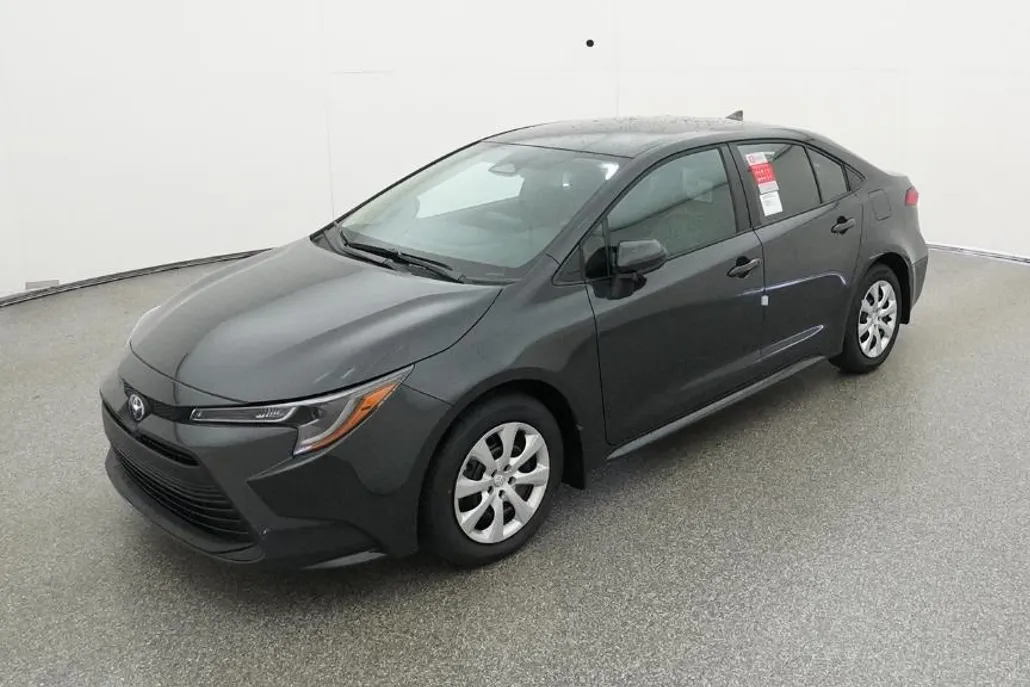2025 Toyota Corolla LE photo 1