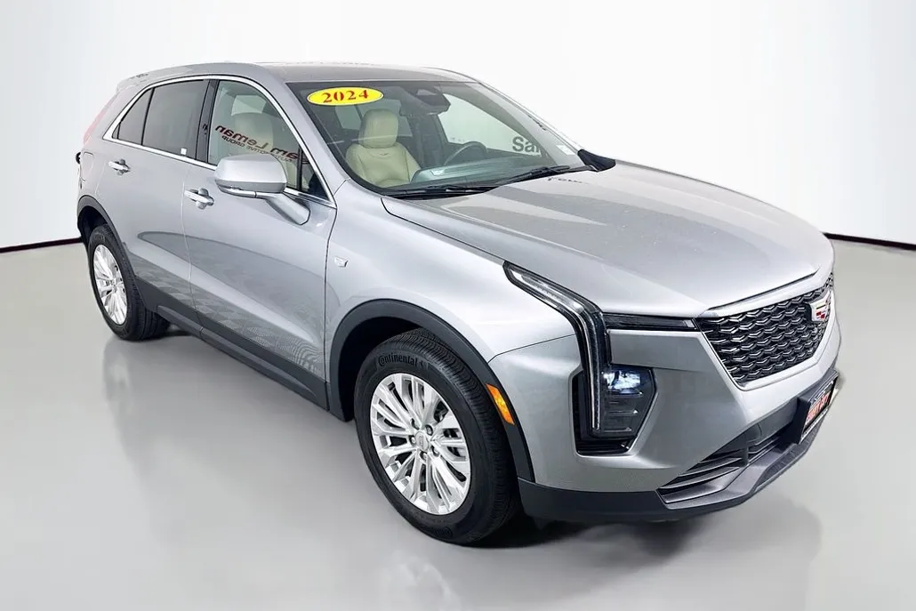 2024 Cadillac XT4 Luxury photo 1