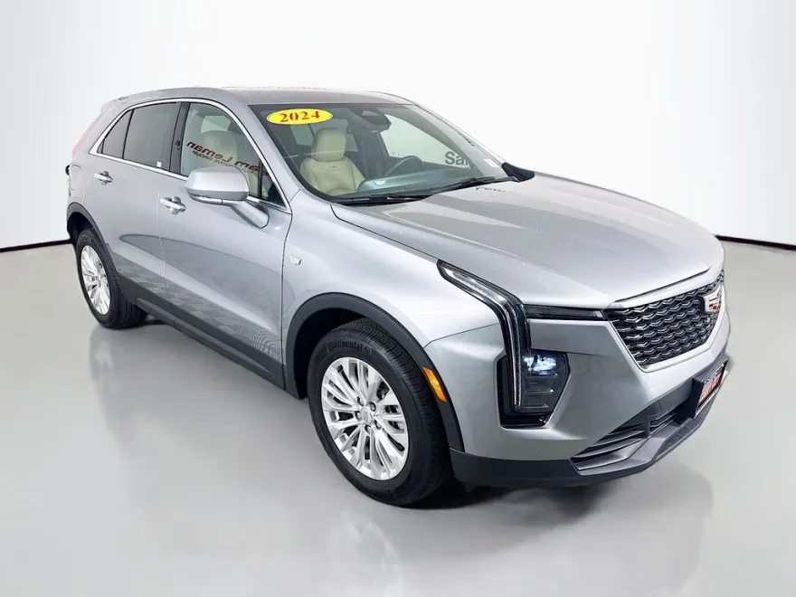 2024 Cadillac XT4 Luxury photo 1