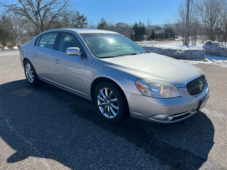 2007 Buick Lucerne CXS photo 2