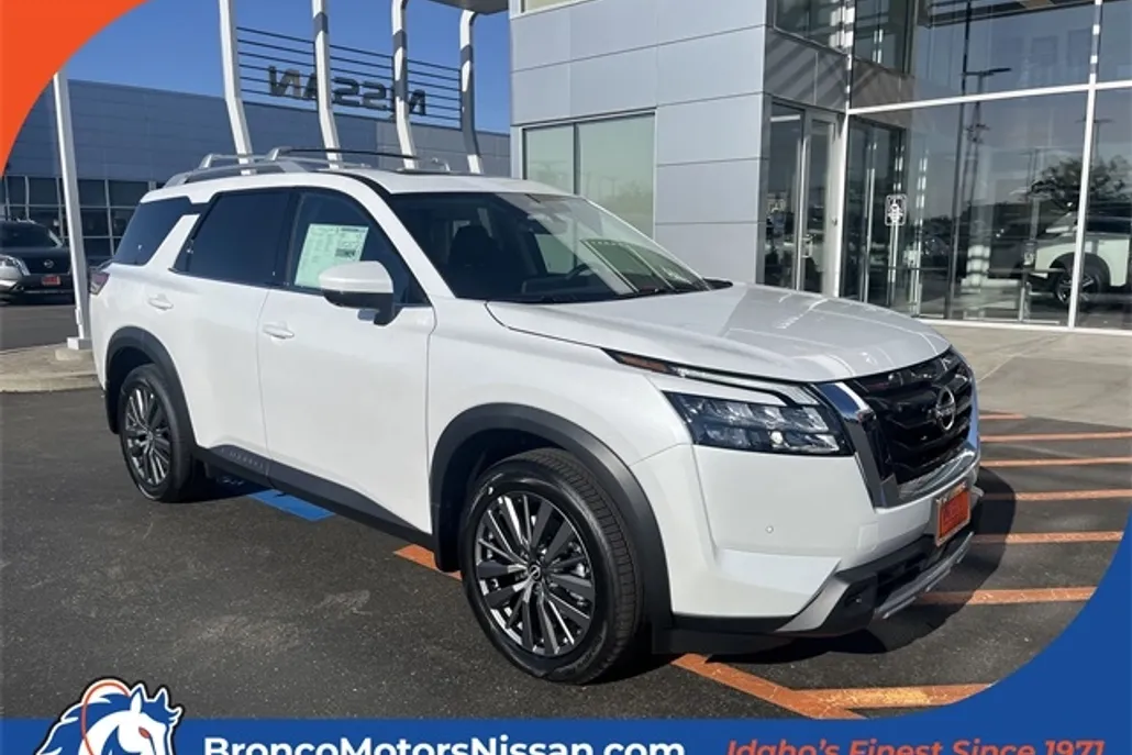 2025 Nissan Pathfinder SL photo 1