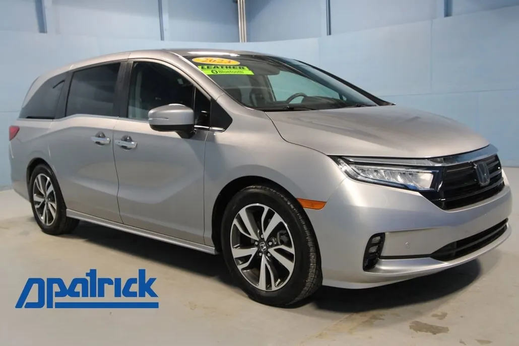 2023 Honda Odyssey Touring photo 1