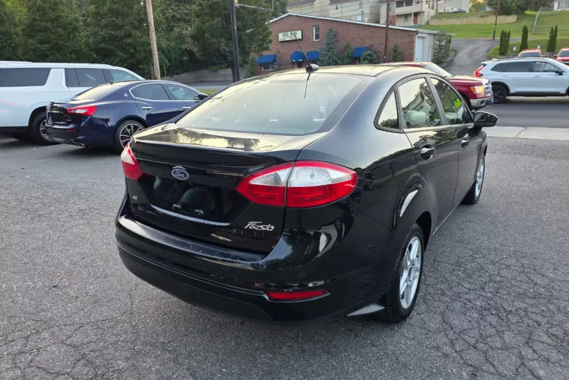 2019 Ford Fiesta SE photo 1