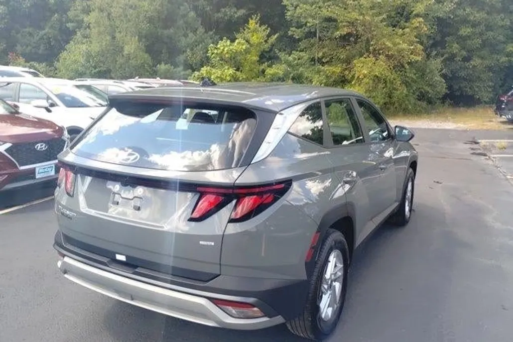 2025 Hyundai Tucson SE photo 1