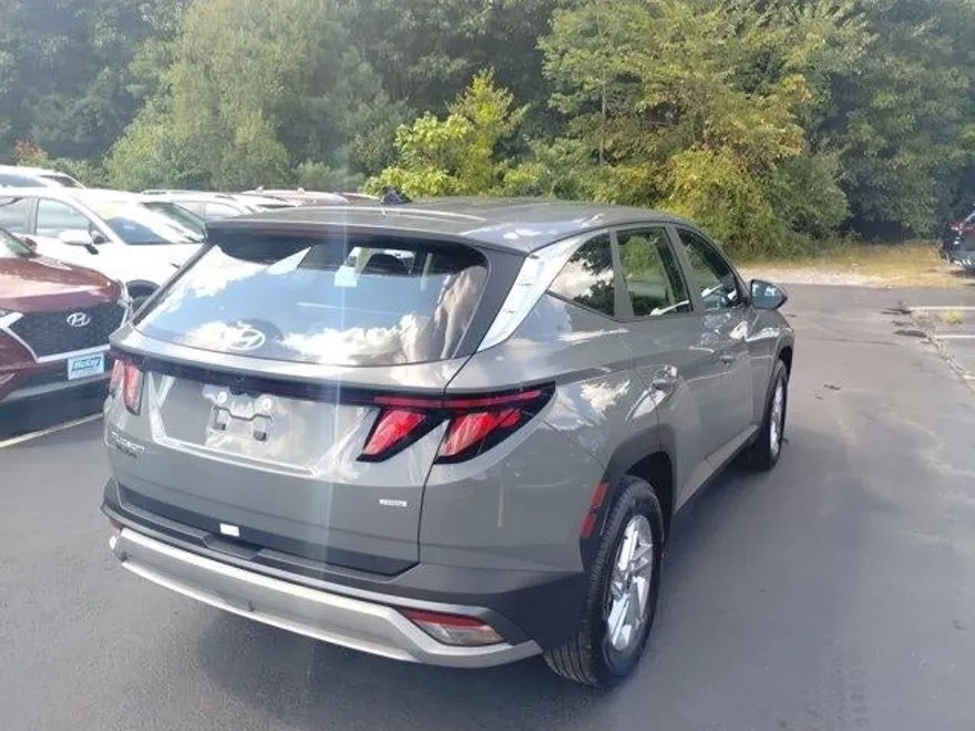 2025 Hyundai Tucson SE photo 1