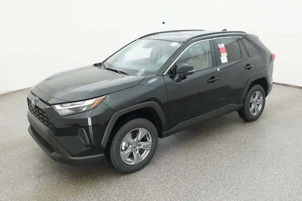 2025 Toyota RAV4 XLE photo 1