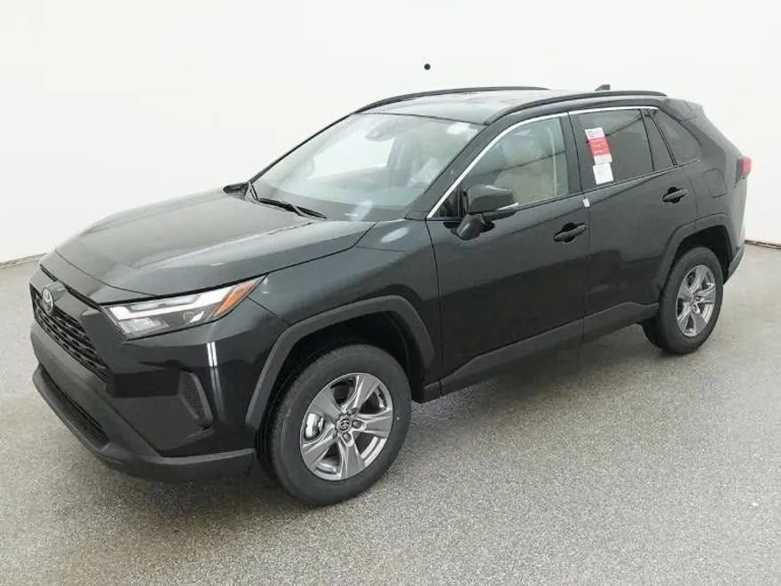 2025 Toyota RAV4 XLE photo 1