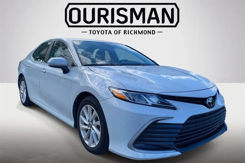 2024 Toyota Camry LE photo 1