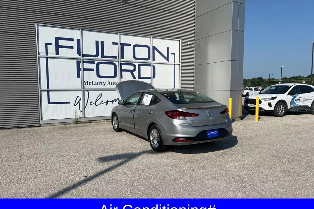 2020 Hyundai Elantra SEL photo 1