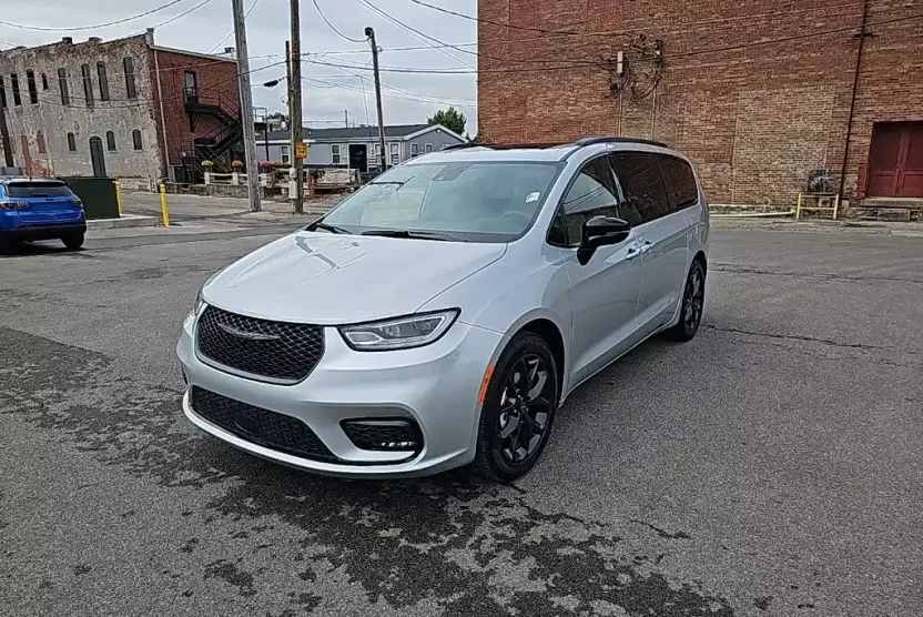 2026 Chrysler Pacifica Limited photo 1