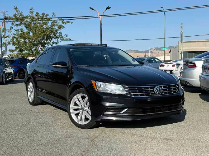 2019 Volkswagen Passat 2.0T Wolfsburg Edition photo 1