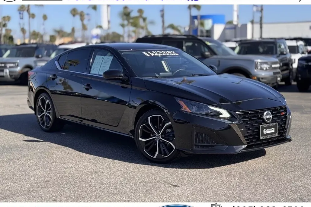 2023 Nissan Altima 2.5 SR photo 1
