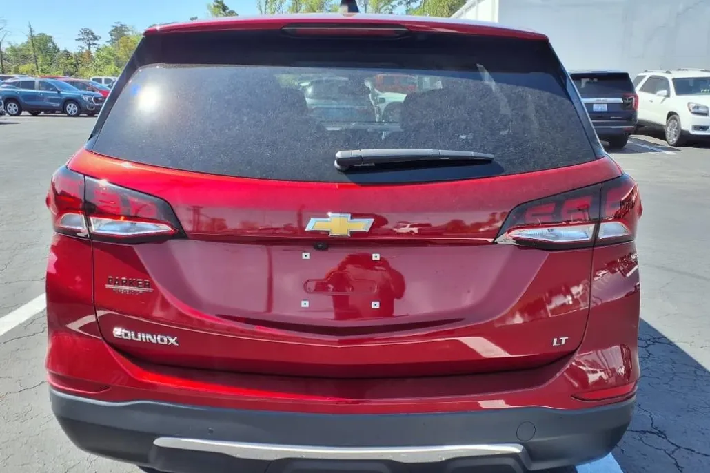 2023 Chevrolet Equinox LT photo 1