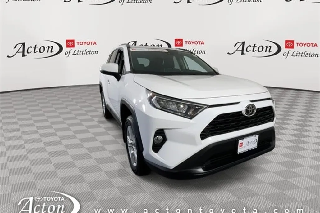 2021 Toyota RAV4 XLE photo 1