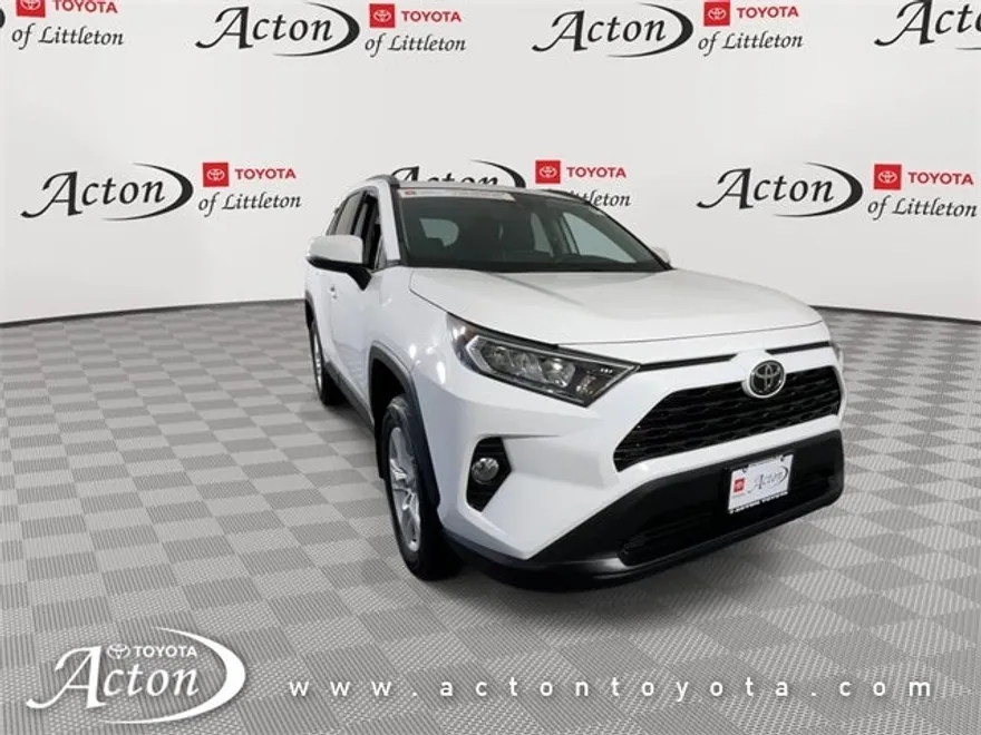 2021 Toyota RAV4 XLE photo 1