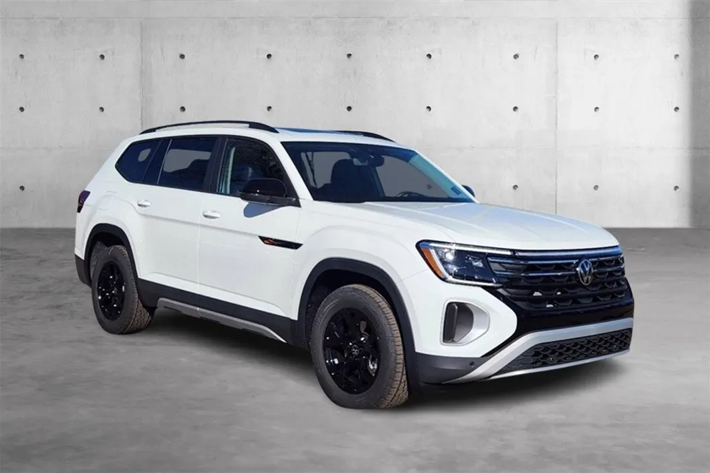 2025 Volkswagen Atlas Peak Edition photo 1
