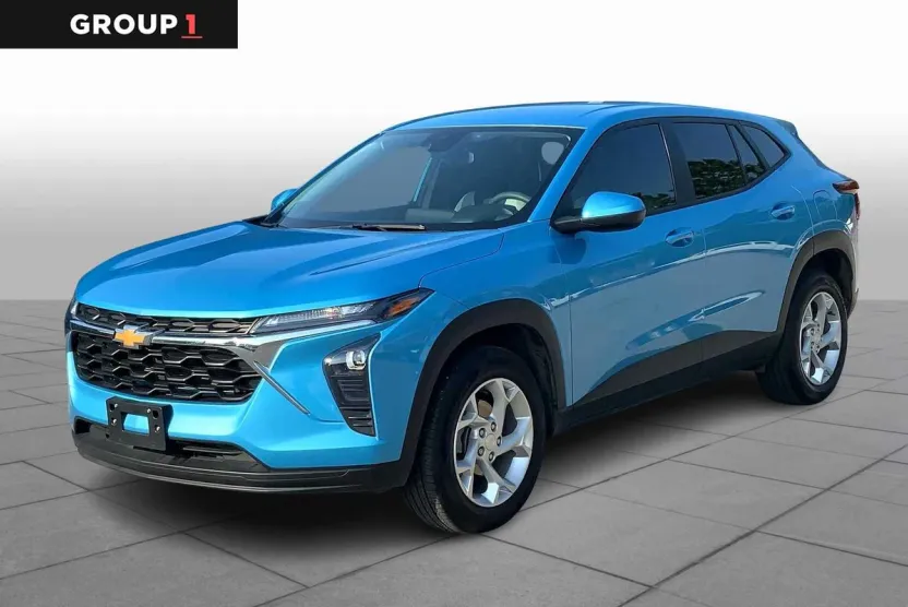 2025 Chevrolet Trax LS photo 1
