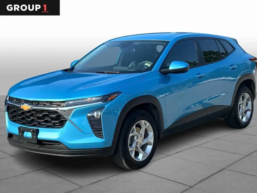 2025 Chevrolet Trax LS photo 1