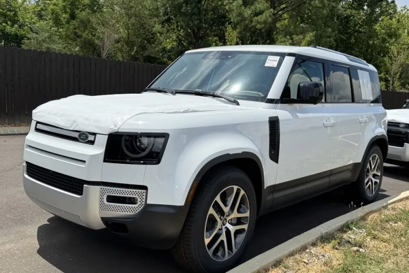2025 Land Rover Defender 110 S photo 1