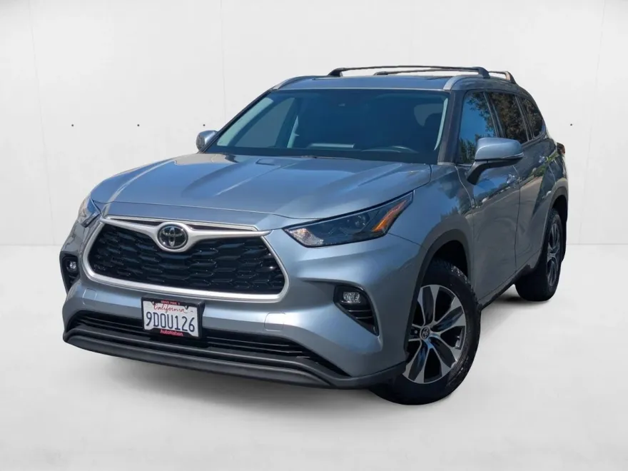2022 Toyota Highlander XLE photo 1