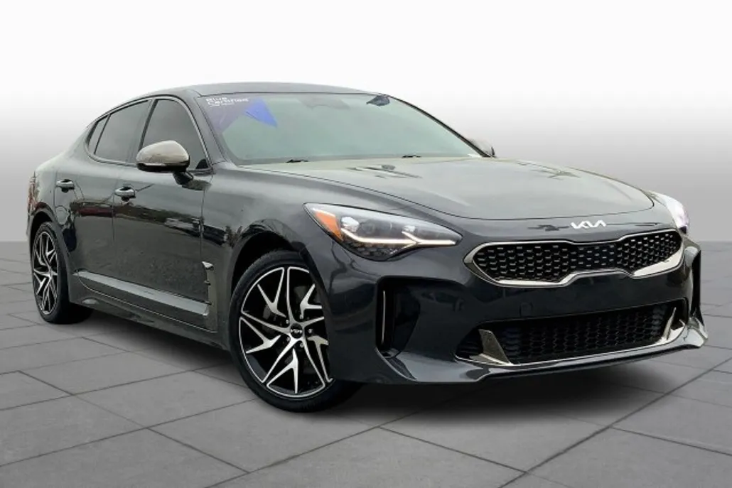 2022 Kia Stinger GT-Line photo 1