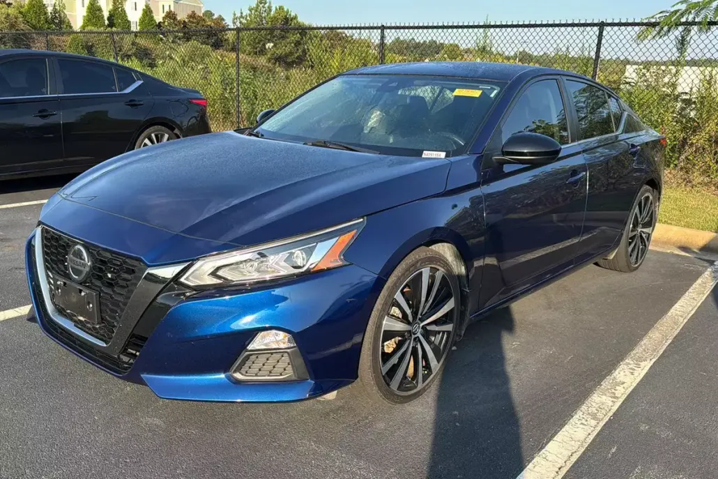 2022 Nissan Altima 2.5 SR photo 1