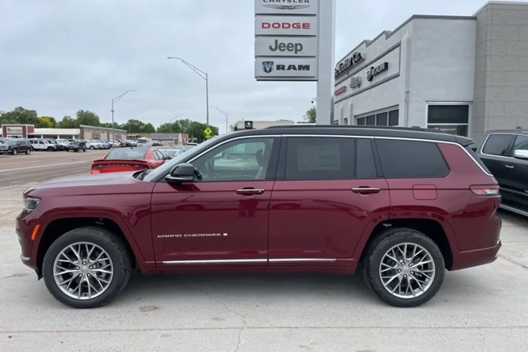 2025 Jeep Grand Cherokee L Summit photo 1