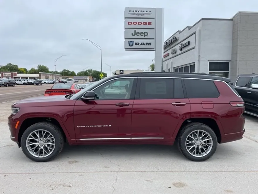 2025 Jeep Grand Cherokee L Summit photo 1