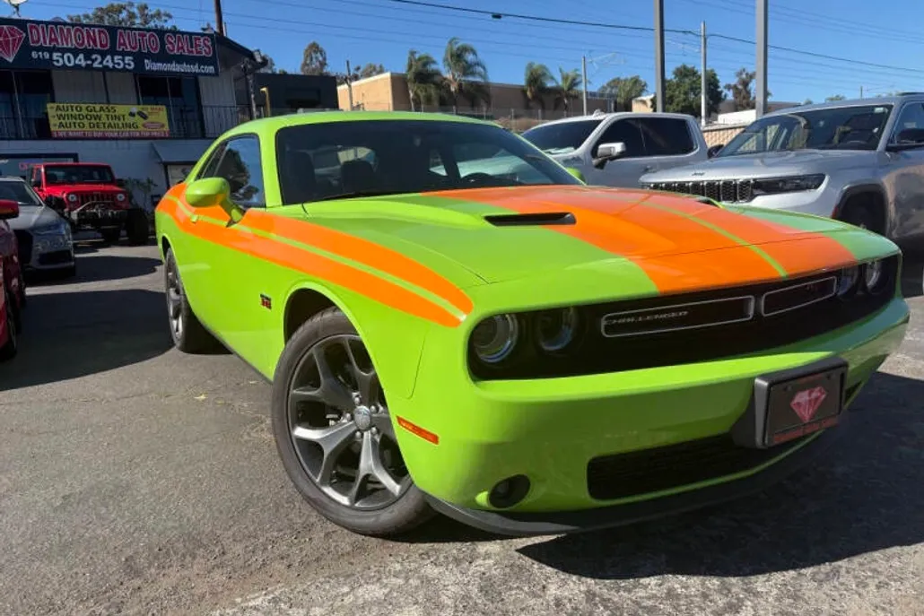 2015 Dodge Challenger R/T Plus photo 1