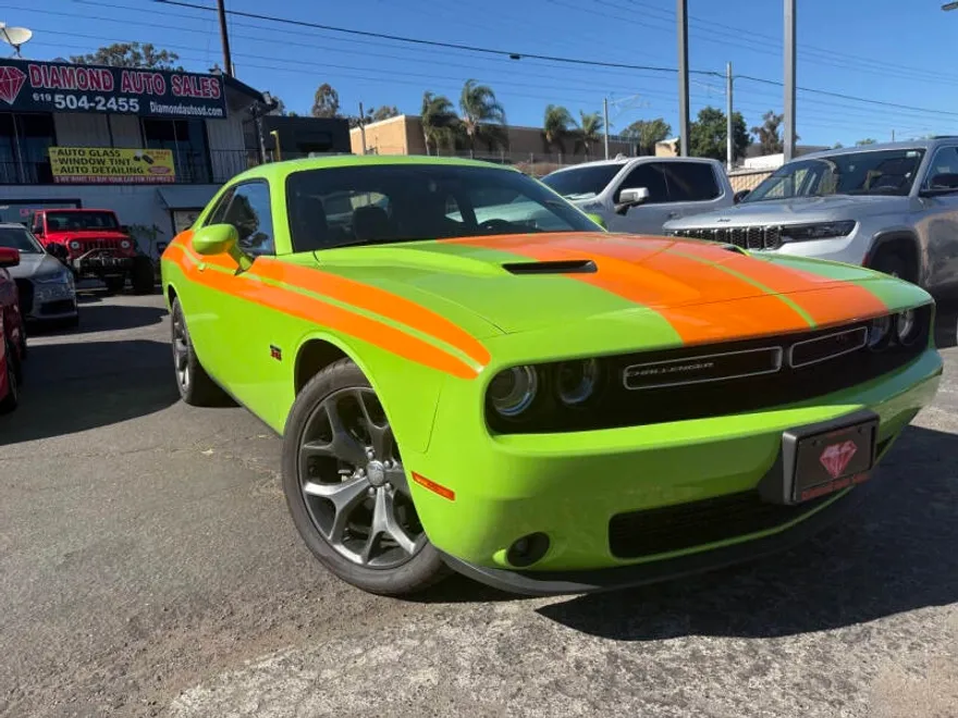 2015 Dodge Challenger R/T Plus photo 1