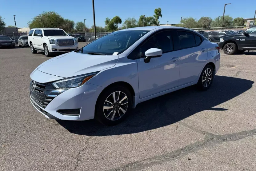 2025 Nissan Versa 1.6 SV photo 1