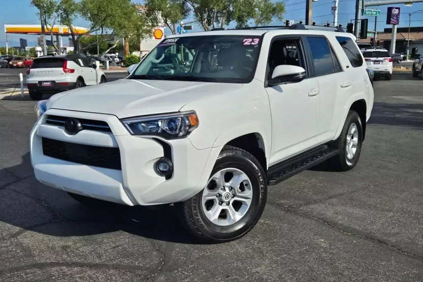 2023 Toyota 4Runner SR5 Premium photo 1